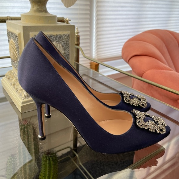 Manolo Blahnik Navy Satin Hingisi Size 38.5 - Picture 3 of 7